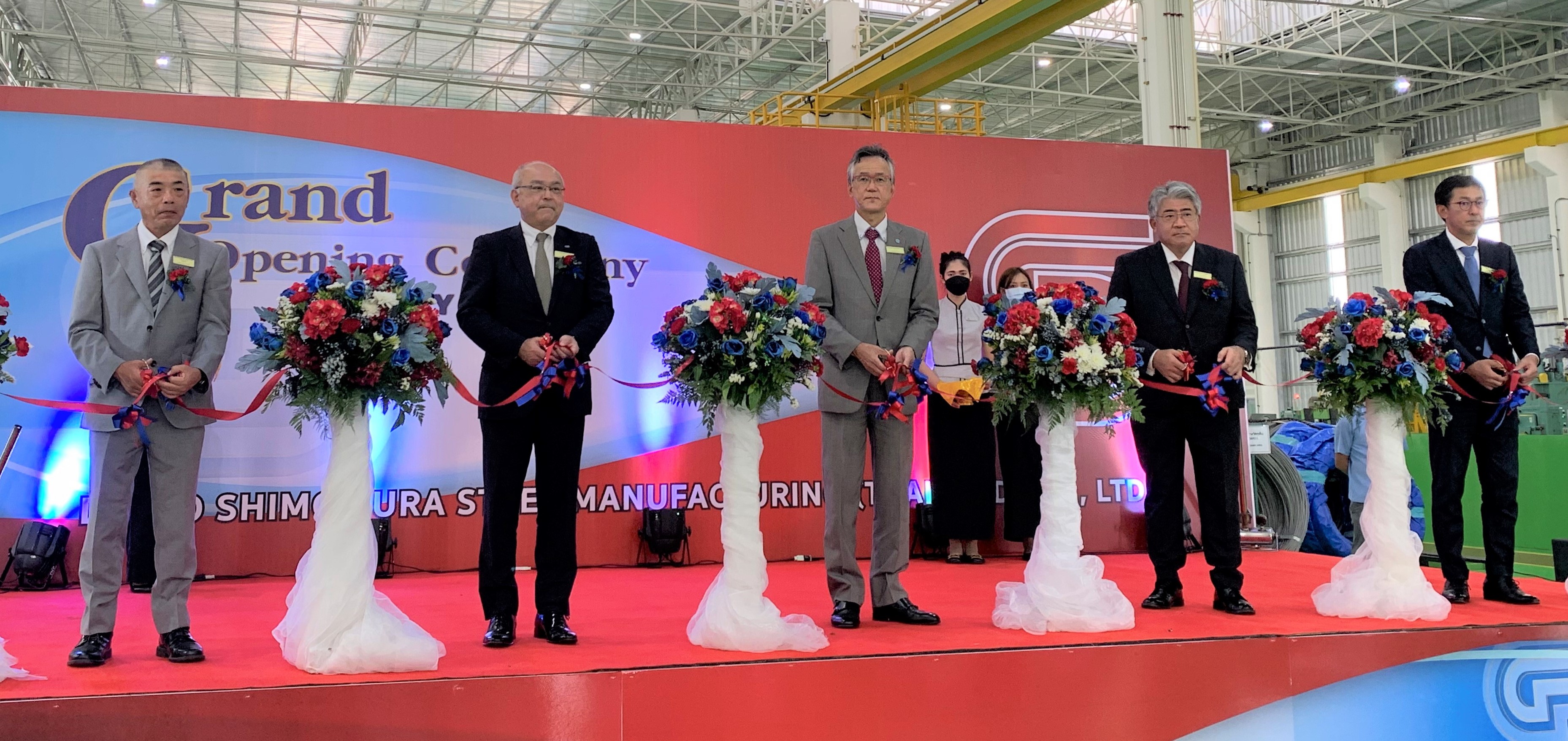開所式でのテープカットの様子