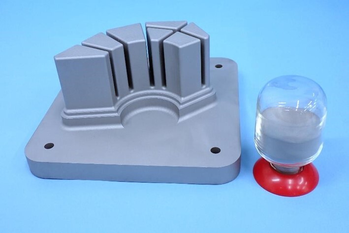 HTCTM45 合金粉末と模擬型造形例