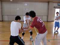 一生懸命指導するメンバーたち②